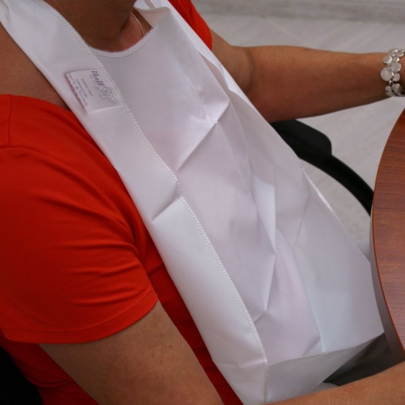 Babete Plastificado para Adulto – Proteção Prática