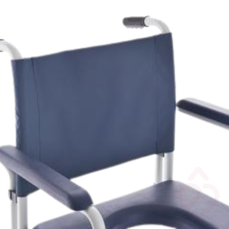 Detalhe da cadeira de banho e sanitária Invacare Lima H263, com encosto flexível e apoios de braços para proporcionar maior conforto e suporte durante a higiene. O assento recortado facilita o acesso para a higiene íntima.
