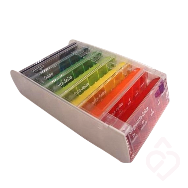 Organizador semanal de comprimidos com caixas coloridas para os sete dias da semana, cada uma com cinco compartimentos para diferentes tomas.
