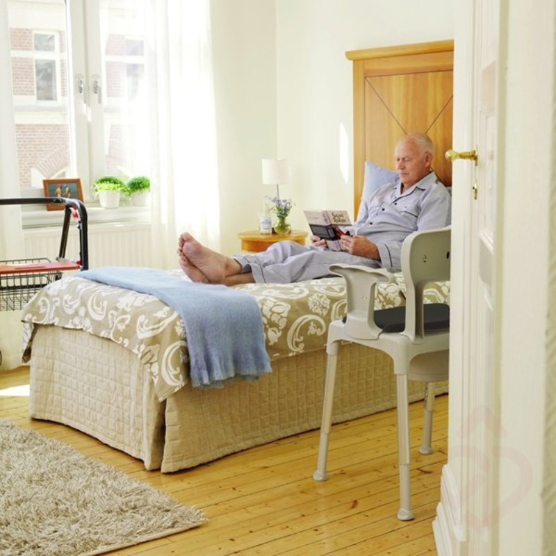 Cadeira de Banho e Sanitária 3 em 1 – Conforto e Segurança