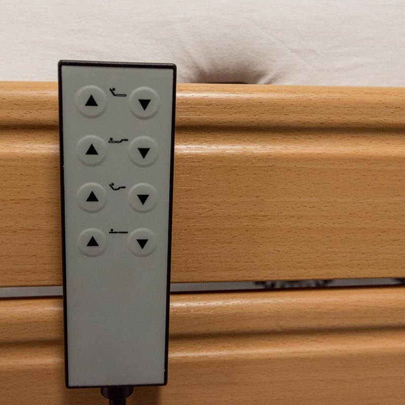 Cama Articulada Elétrica com Grades de Madeira – Conforto