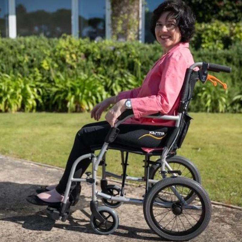 Cadeira de Rodas Manual Leve e Compacta – Conforto Diário