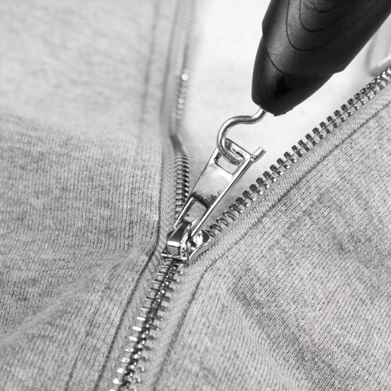 Abotoador de Botões e Zipes – Mais Autonomia ao Vestir