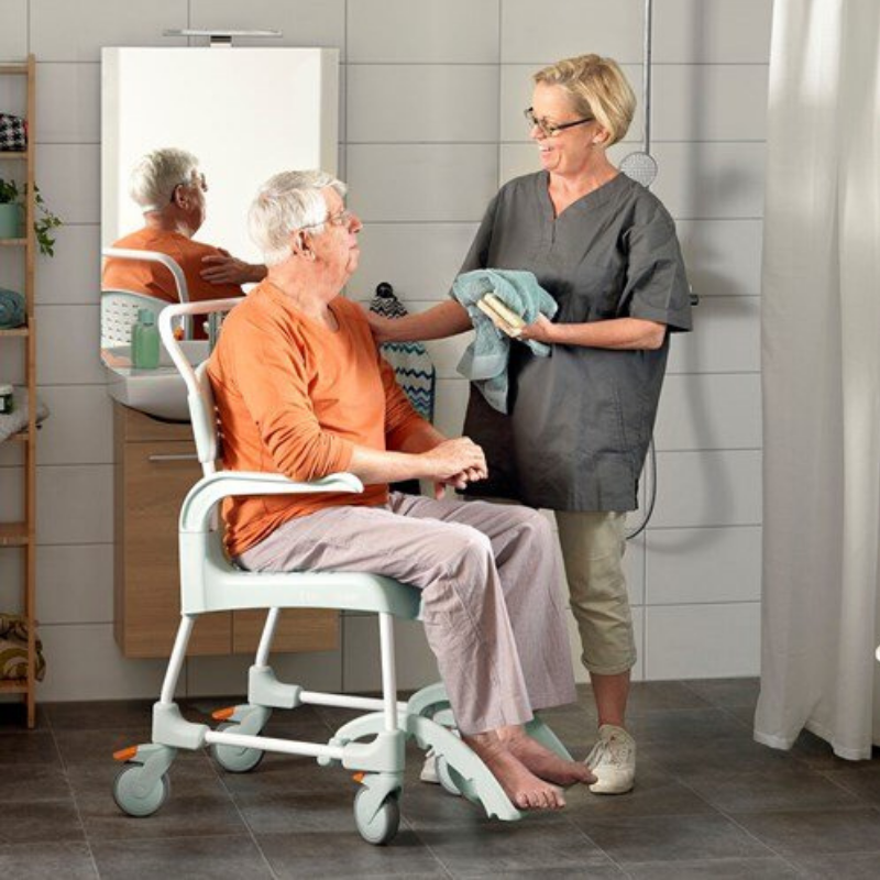 Cadeira de Banho Sanitária com Rodas – Segurança e Conforto