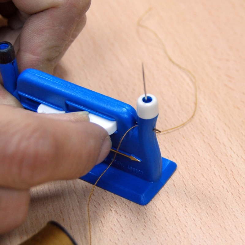 Enfia Agulha – Seguro, Prático e Muito Fácil de Utilizar