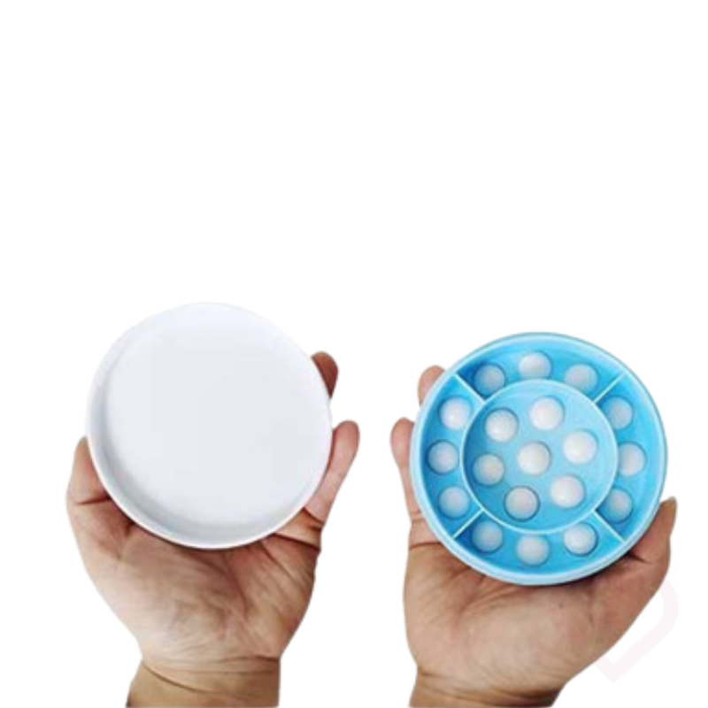 Cabeça do aplicador de creme aberta, com compartimento para colocar o produto antes da aplicação na pele.