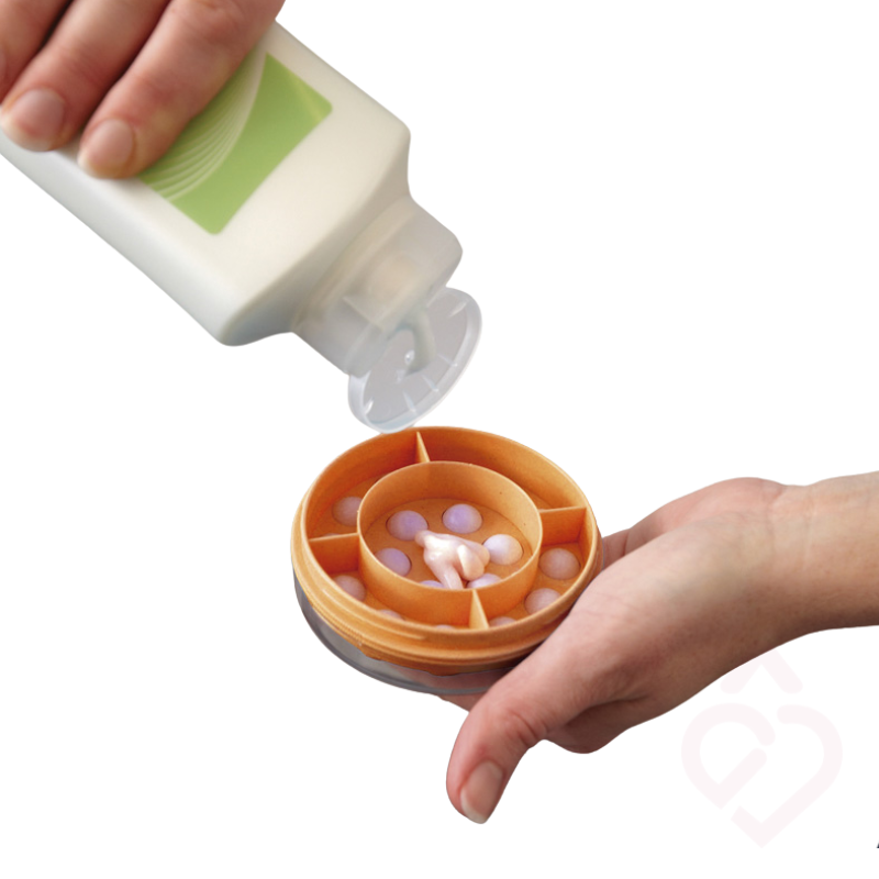 Creme a ser colocado no reservatório do aplicador, que permite aplicar e distribuir o produto sobre a pele com maior facilidade.