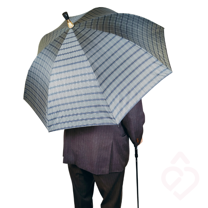 Bengala com chapéu de chuva integrado com tecido escuro às riscas.