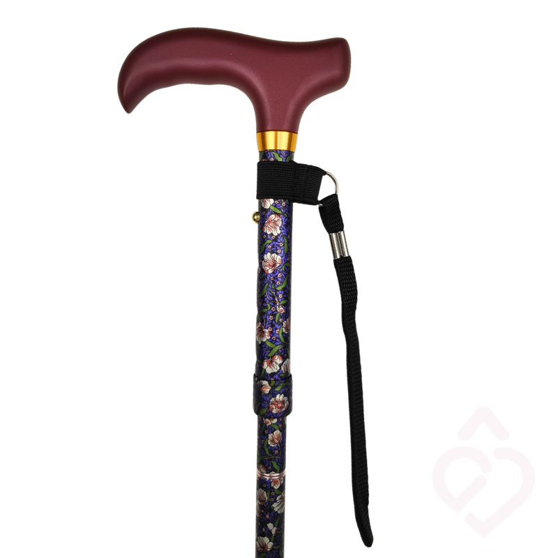 Detalhe do punho de madeira, correia de pulso e haste com padrão floral da bengala