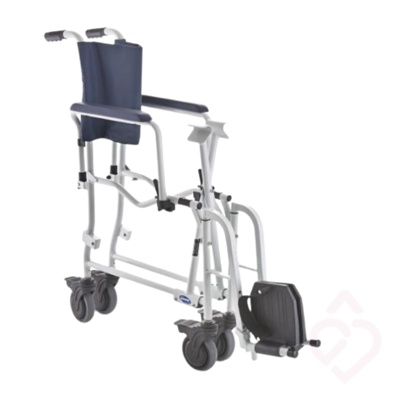 Cadeira de banho e sanitária Invacare Lima H263 apresentada dobrada. O sistema dobrável facilita a arrumação e o transporte, tornando a cadeira mais prática para utilização em casa ou em deslocações.