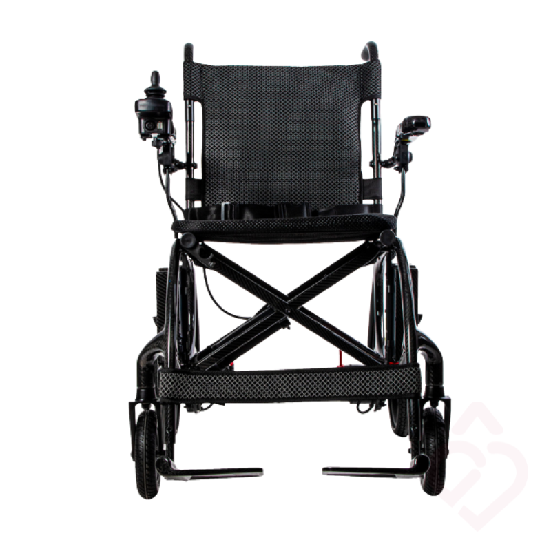 Cadeira de rodas elétrica Martinika Carbon 12Ah, com estrutura leve em fibra de carbono, comando por joystick, apoios de braços e apoios de pés. Concebida para proporcionar maior autonomia, conforto e facilidade de deslocação a pessoas com mobilidade reduzida.