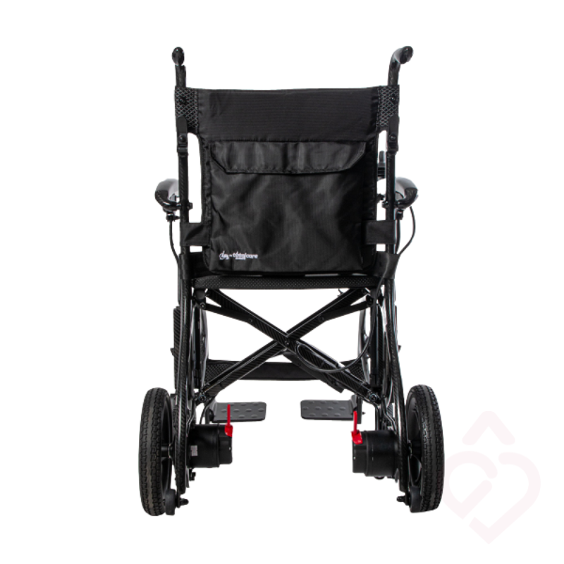 Cadeira de rodas elétrica Martinika Carbon 12Ah, com estrutura leve em fibra de carbono, comando por joystick, apoios de braços e apoios de pés. Concebida para proporcionar maior autonomia, conforto e facilidade de deslocação a pessoas com mobilidade reduzida.
