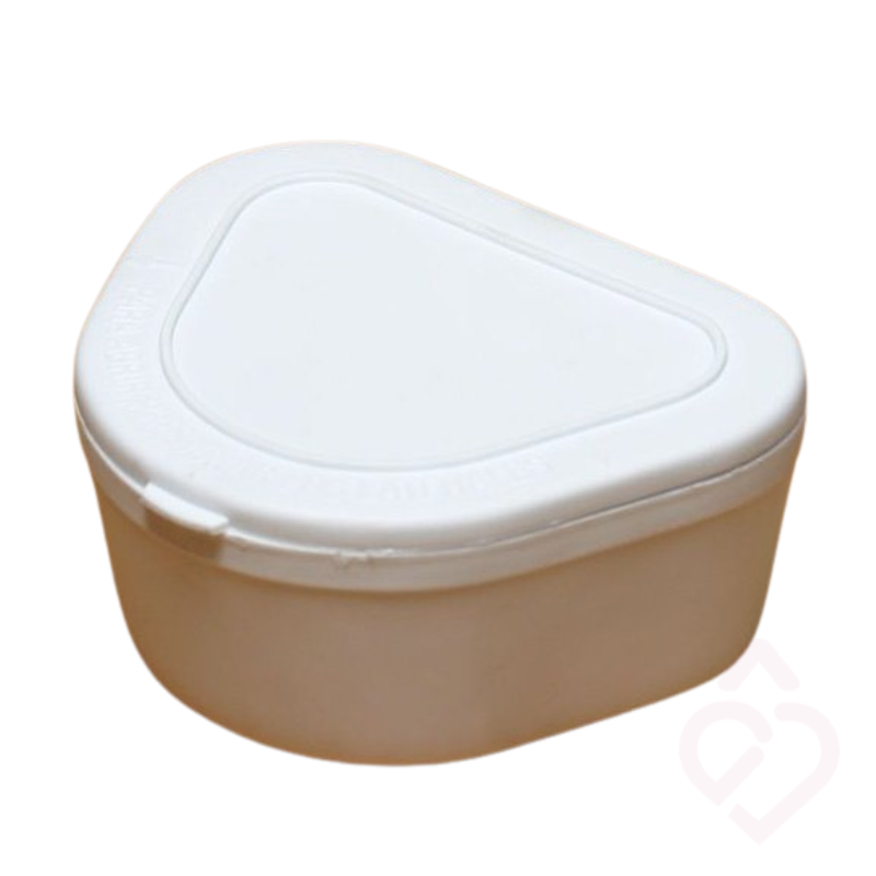 Caixa para dentadura com tampa, concebida para guardar e proteger próteses dentárias de forma prática e higiénica.
