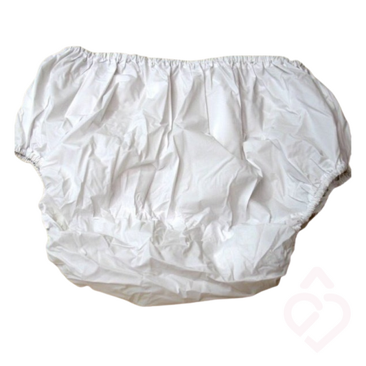 Cueca plastificada impermeável para utilizar sobre a fralda ou cueca fralda de incontinência, ajudando a reforçar a proteção contra fugas e a manter a roupa seca, com maior segurança no dia a dia.