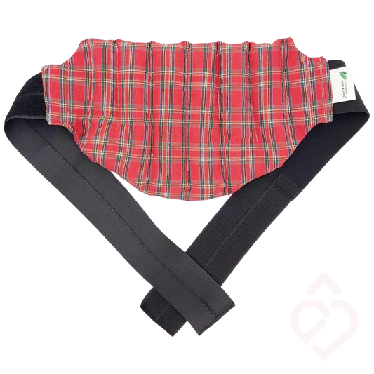 Almofada Térmica Lombar em tecido Clássico, com padrão em xadrez vermelho e cinta ajustável com velcro. Pode ser utilizada quente ou fria para ajudar a aliviar dores nas costas, tensão muscular e inflamações. O recheio de caroços de azeitona triturados adapta-se confortavelmente à zona lombar.