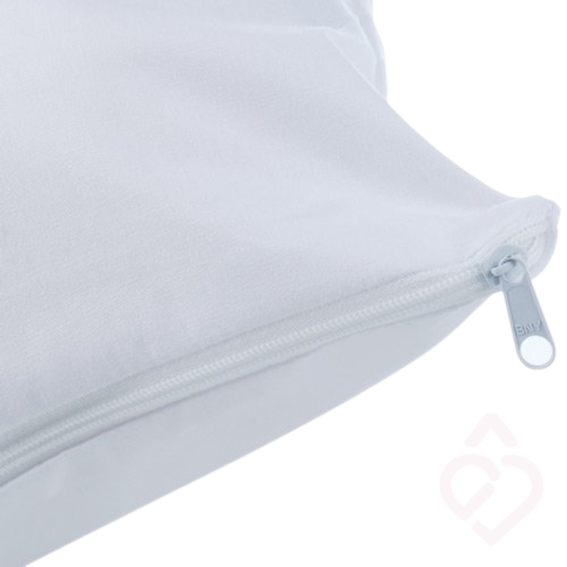 Fronha anti-ácaros branca 60 x 40 cm para proteção da almofada.
