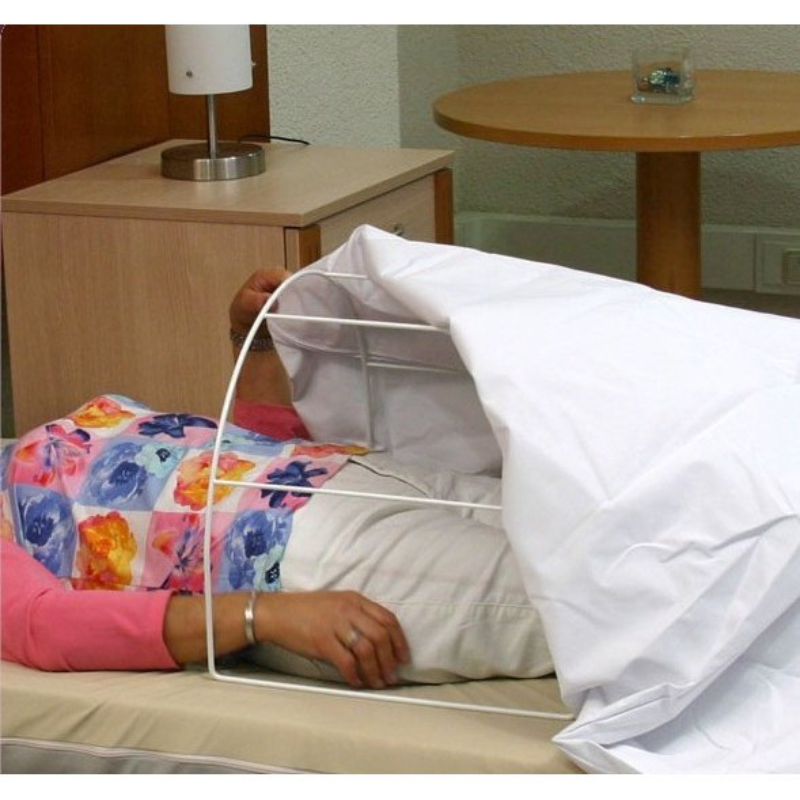Gaiola de proteção para os pés em estrutura metálica, indicada para cama.