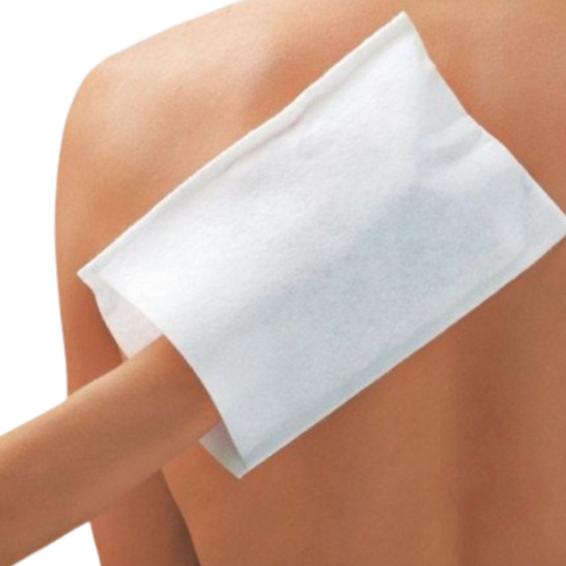Manápula de limpeza HARTMANN Vala Clean Soft em utilização, concebida para facilitar a higiene corporal com um contacto suave e confortável com a pele.