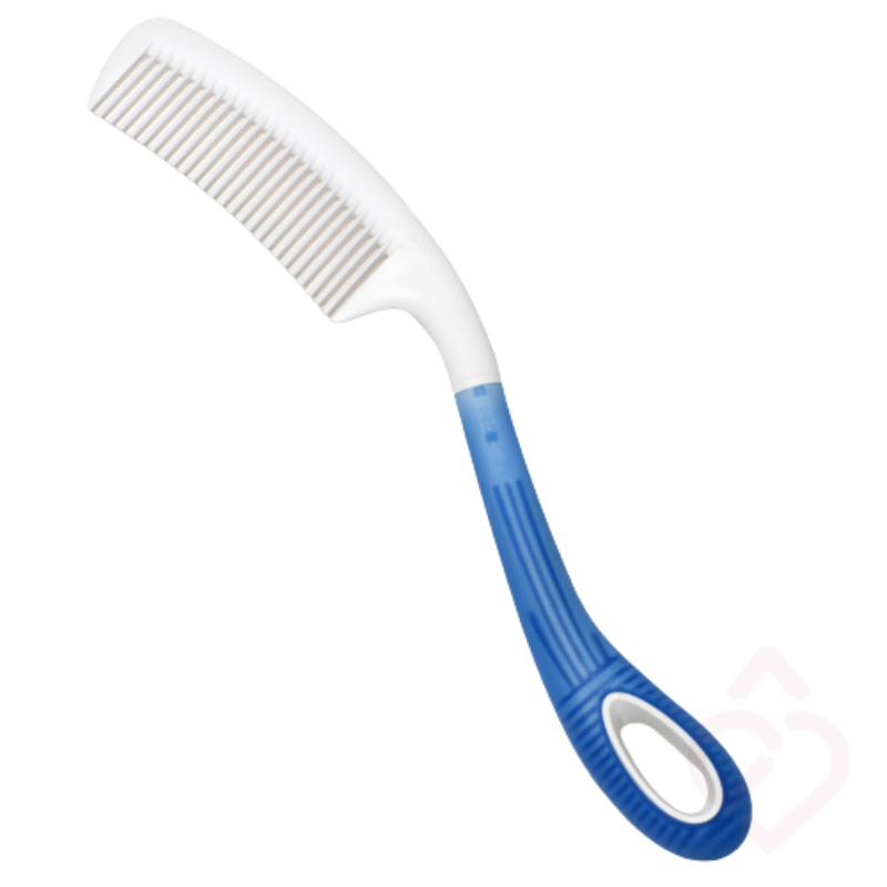 Pente de cabo longo e curvo, concebido para facilitar o cuidado do cabelo a pessoas com mobilidade reduzida nos braços ou ombros.