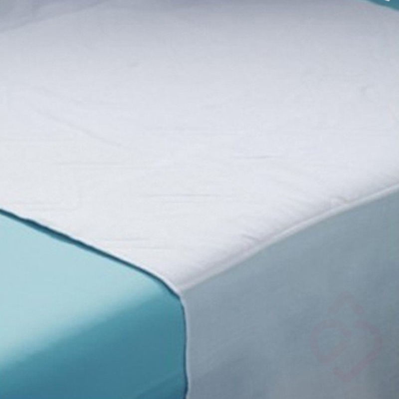 Resguardo impermeável reutilizável 135 x 90 cm, indicado para proteger o colchão contra perdas de urina e outros líquidos. Ajuda a manter a cama seca e protegida, proporcionando maior higiene e conforto durante o repouso.
