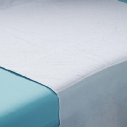 Resguardo impermeável reutilizável 135 x 90 cm, indicado para proteger o colchão contra perdas de urina e outros líquidos. Ajuda a manter a cama seca e protegida, proporcionando maior higiene e conforto durante o repouso.