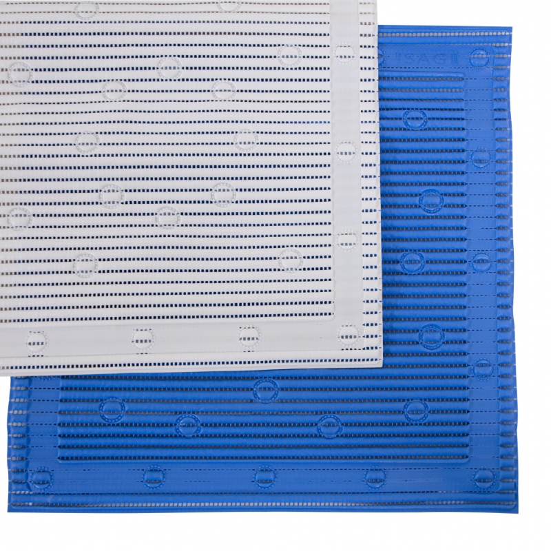 Tapete de duche antiderrapante azul ou branco, concebido para aumentar a aderência durante o banho e proporcionar maior estabilidade e segurança em superfícies molhadas.