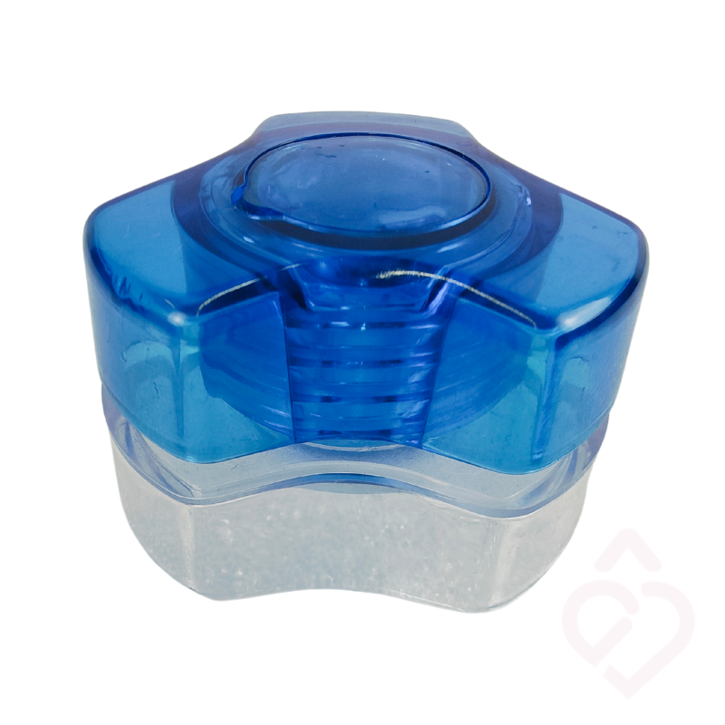 Triturador de comprimidos azul e transparente, com tampa de rosca.