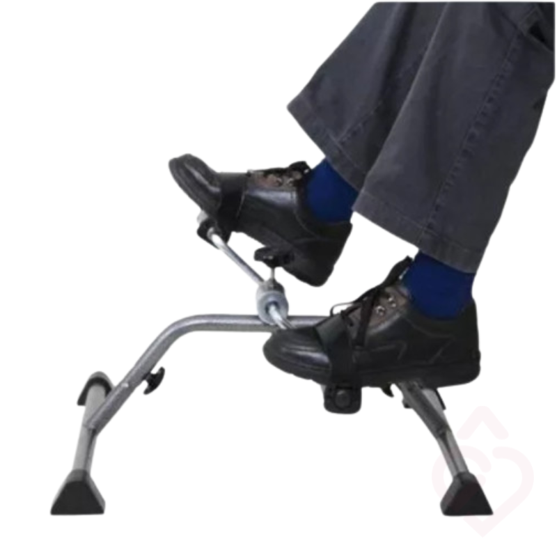 Pedaleira de exercícios dobrável em utilização com os pés