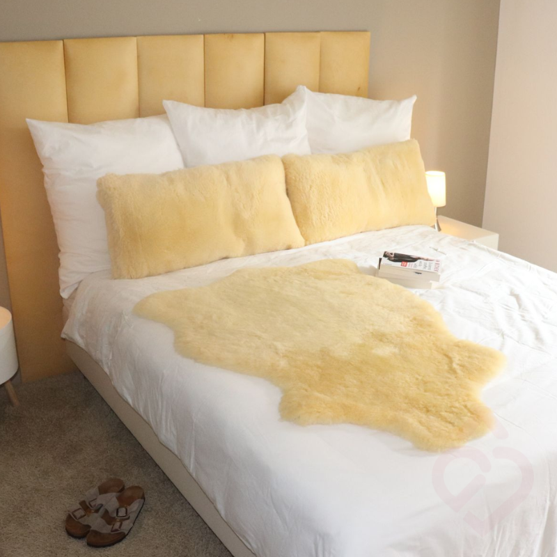 Pele de carneiro natural anti escaras extra grande para prevenção de úlceras de pressão utilizada sobre uma cama