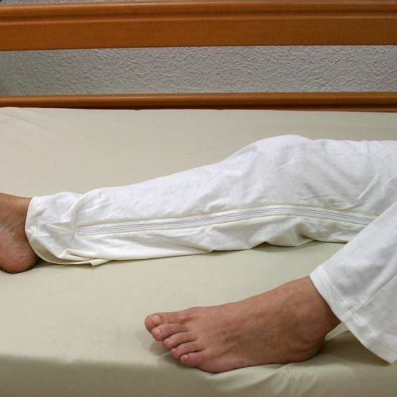 Pijama com fecho entre pernas para incontinência e demência