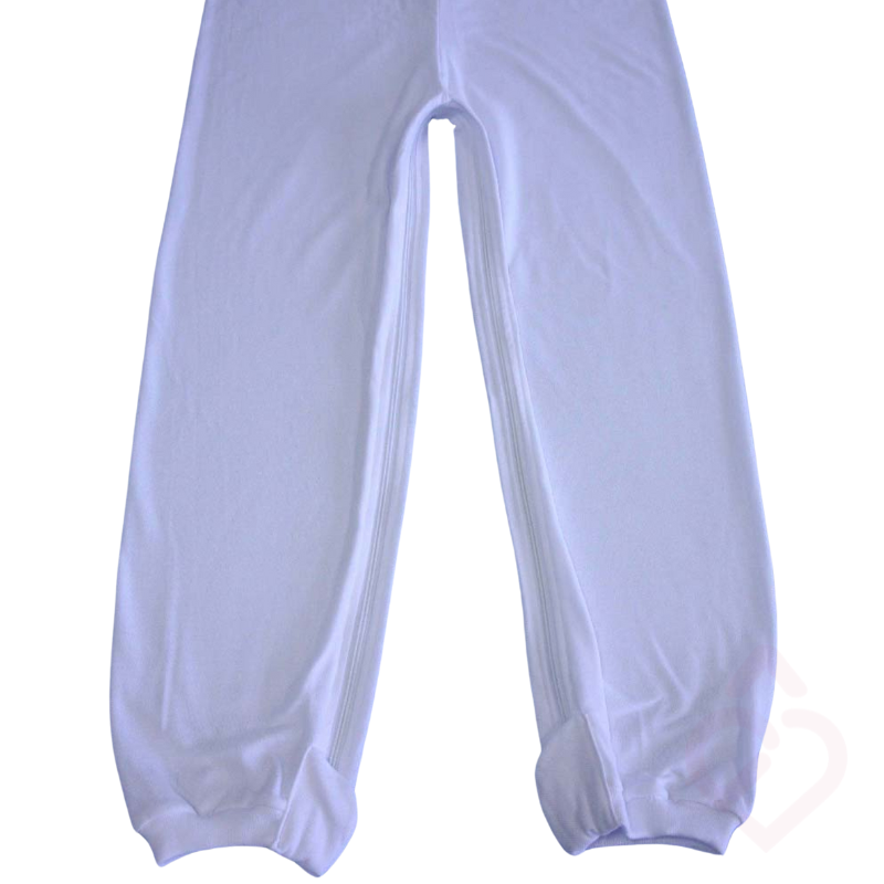 Detalhe do fecho entre pernas do pijama para incontinência e demência